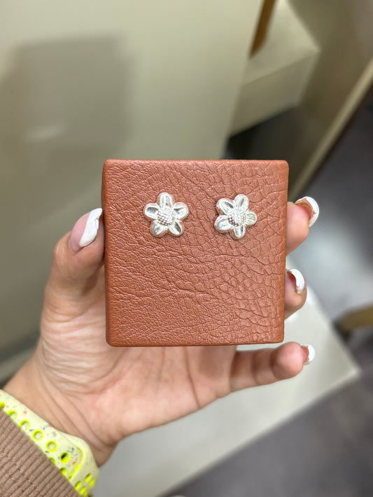 Arete flor petalo con puntitos pegado  -   Plata
