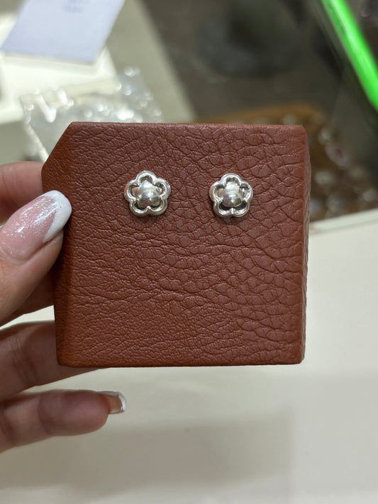Arete flor chapa pegado -   Plata