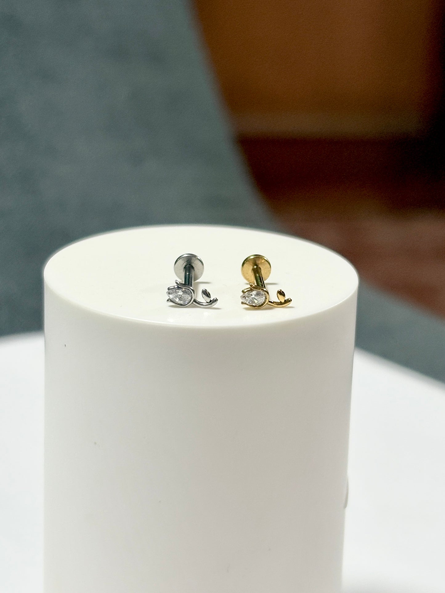 Arete piercing tulipan - Acero quirúrgico