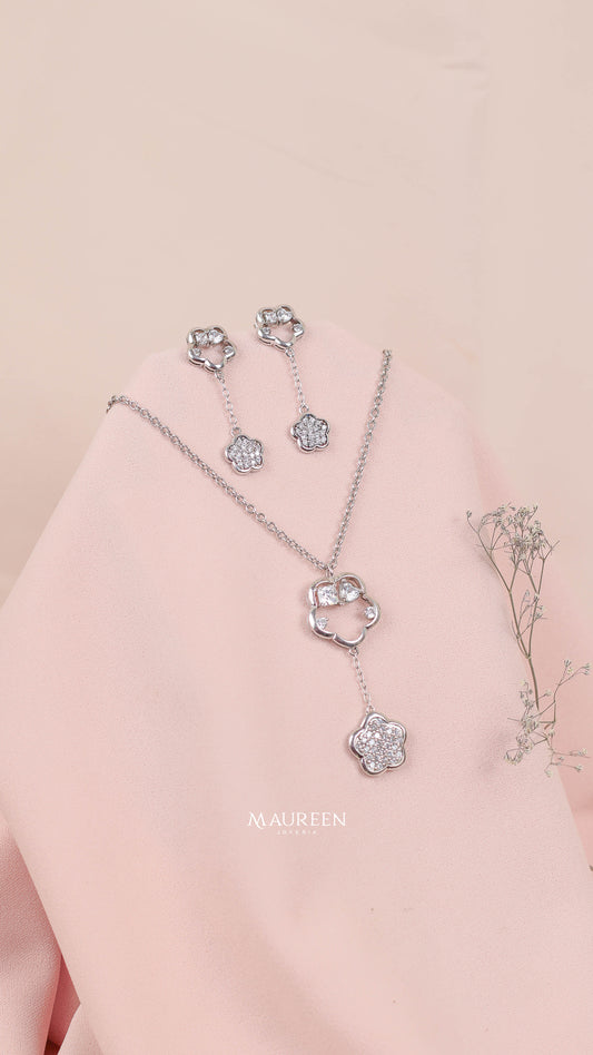 Juego con collar flor calada con circones corazon - Plata