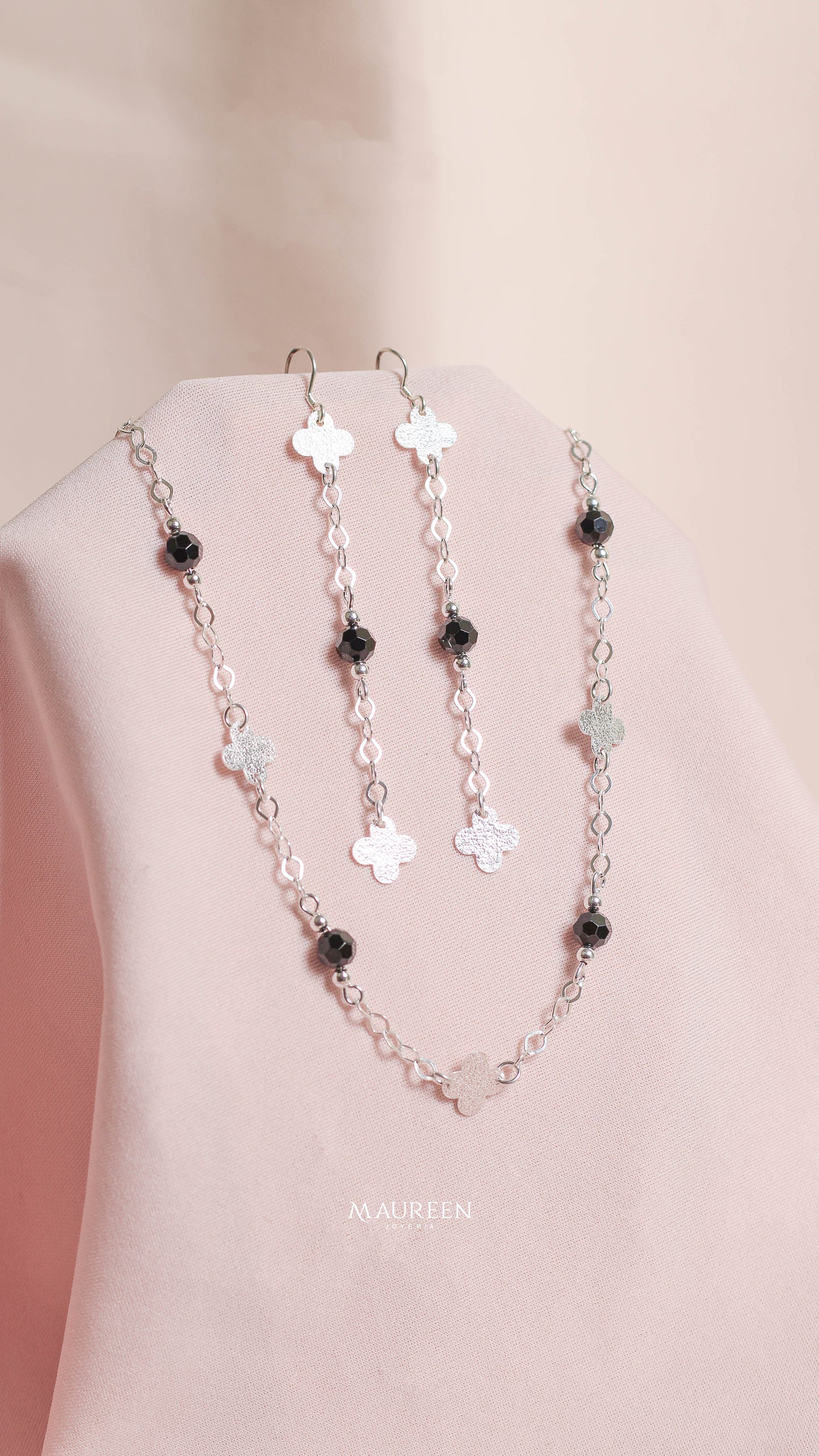 Juego flor piedras negras circone colgante - Plata