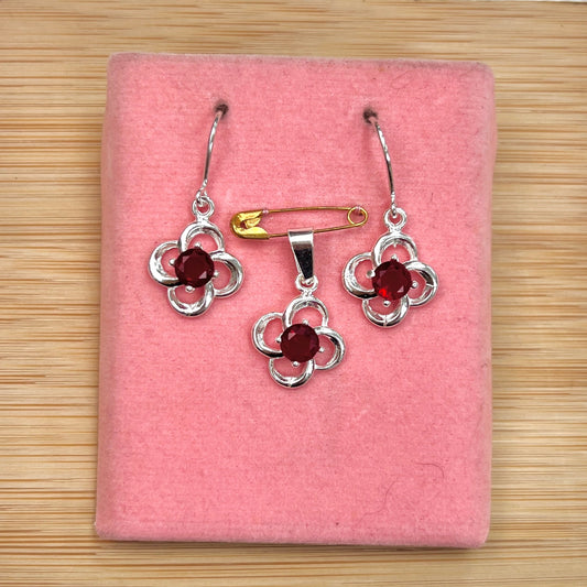 Juego flor calada circon rojo colgante - plata