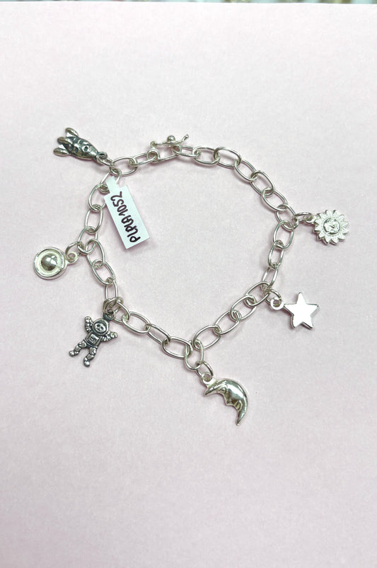 Pulsera con dijes astronauta - plata