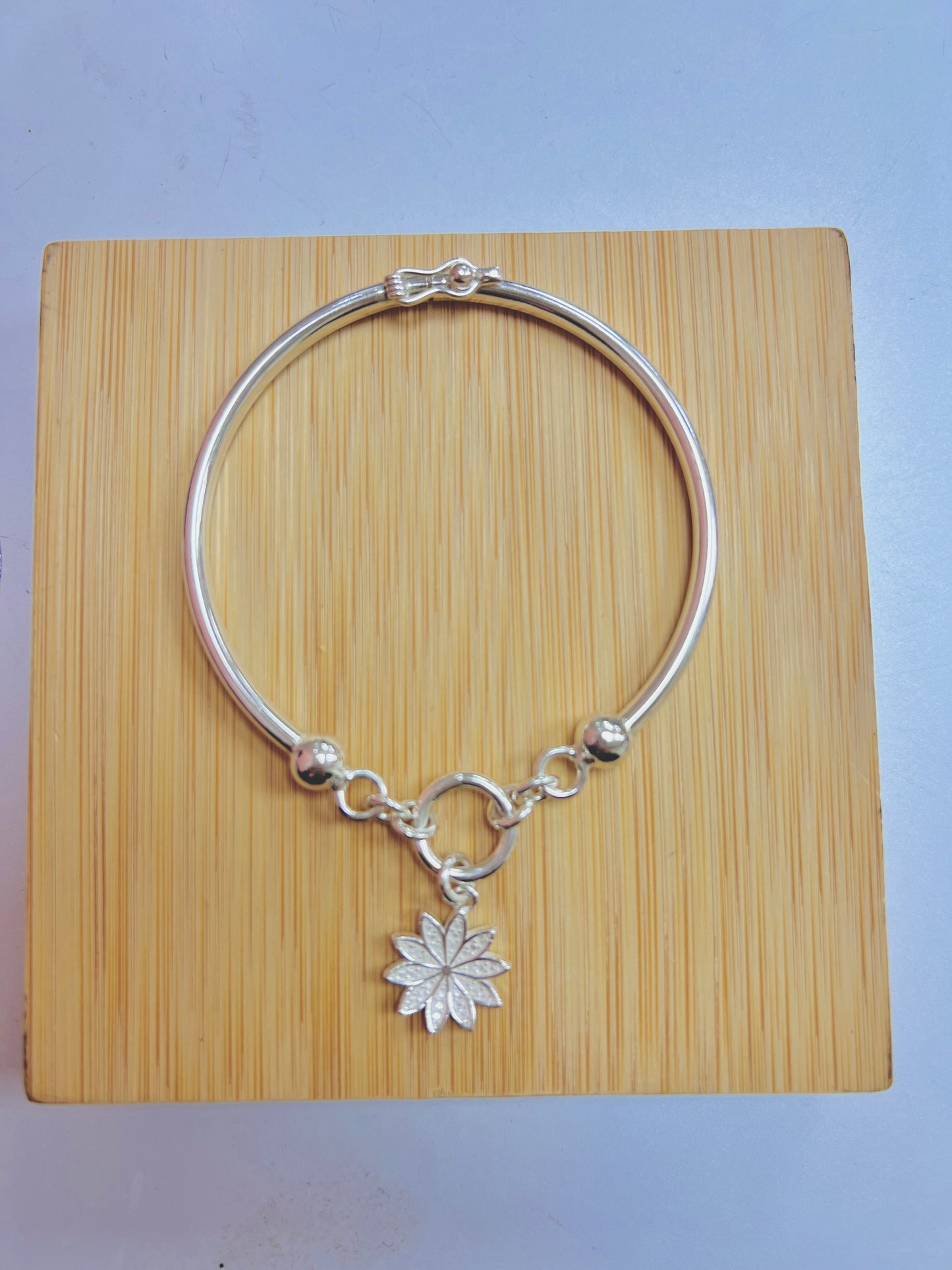 Puñera dije flor y esferas - plata