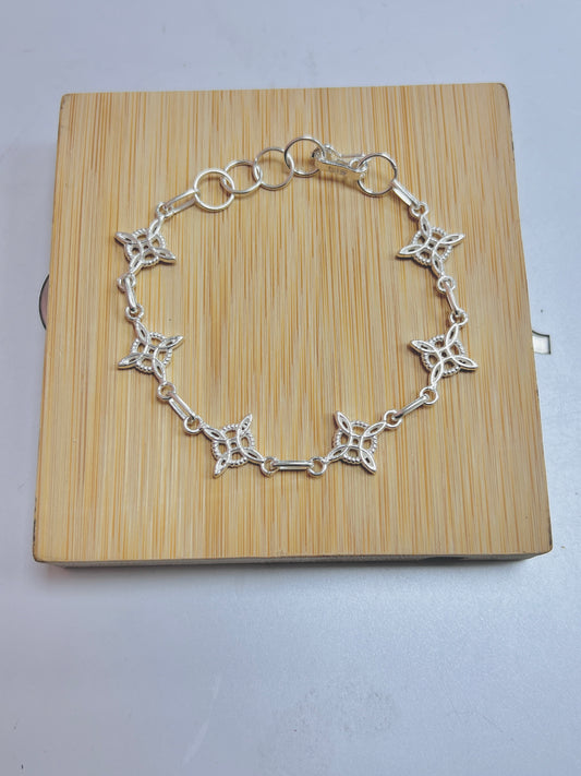 Pulsera nudo de bruja circulo puntos - plata