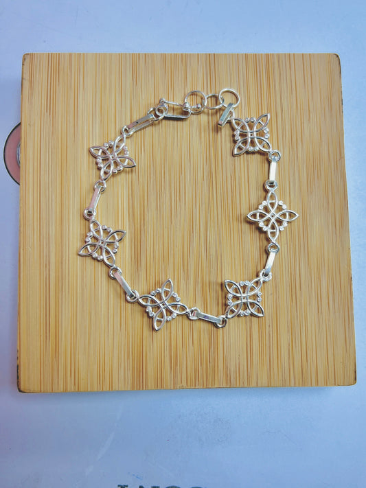 Pulsera nudos de bruja calados - plata