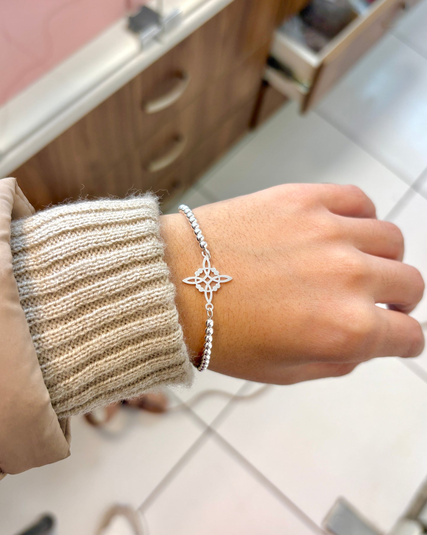 Pulsera ajustable nudo de bruja - Plata