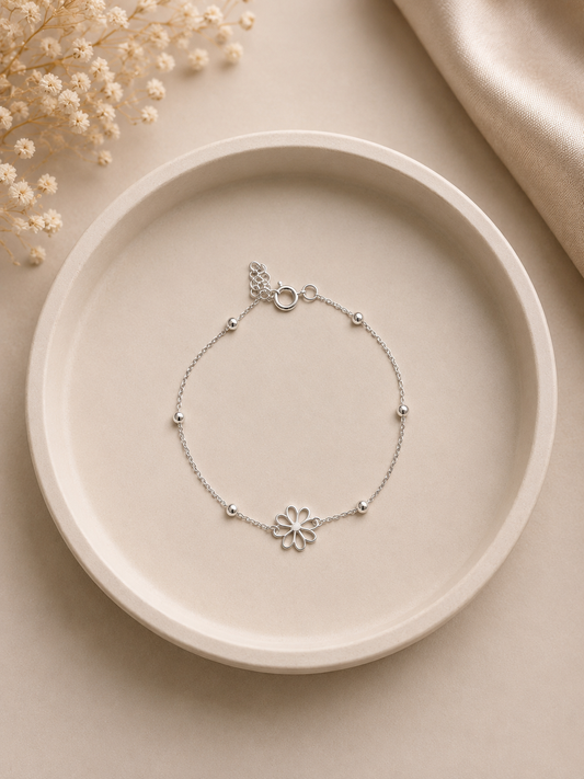 Pulsera con esferas y flor calada en medio - Plata