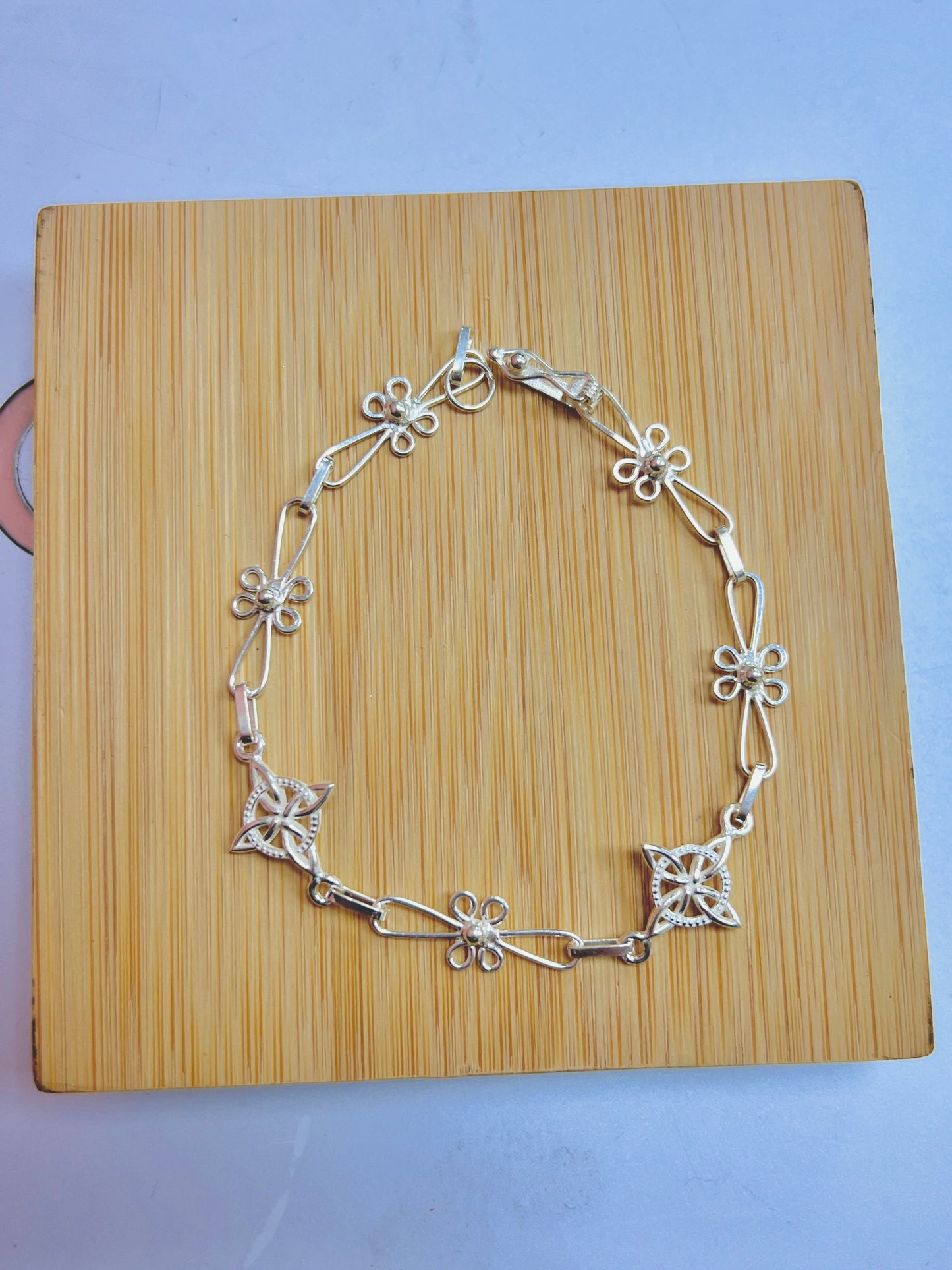 Pulseras delgadas nudo de bruja - plata