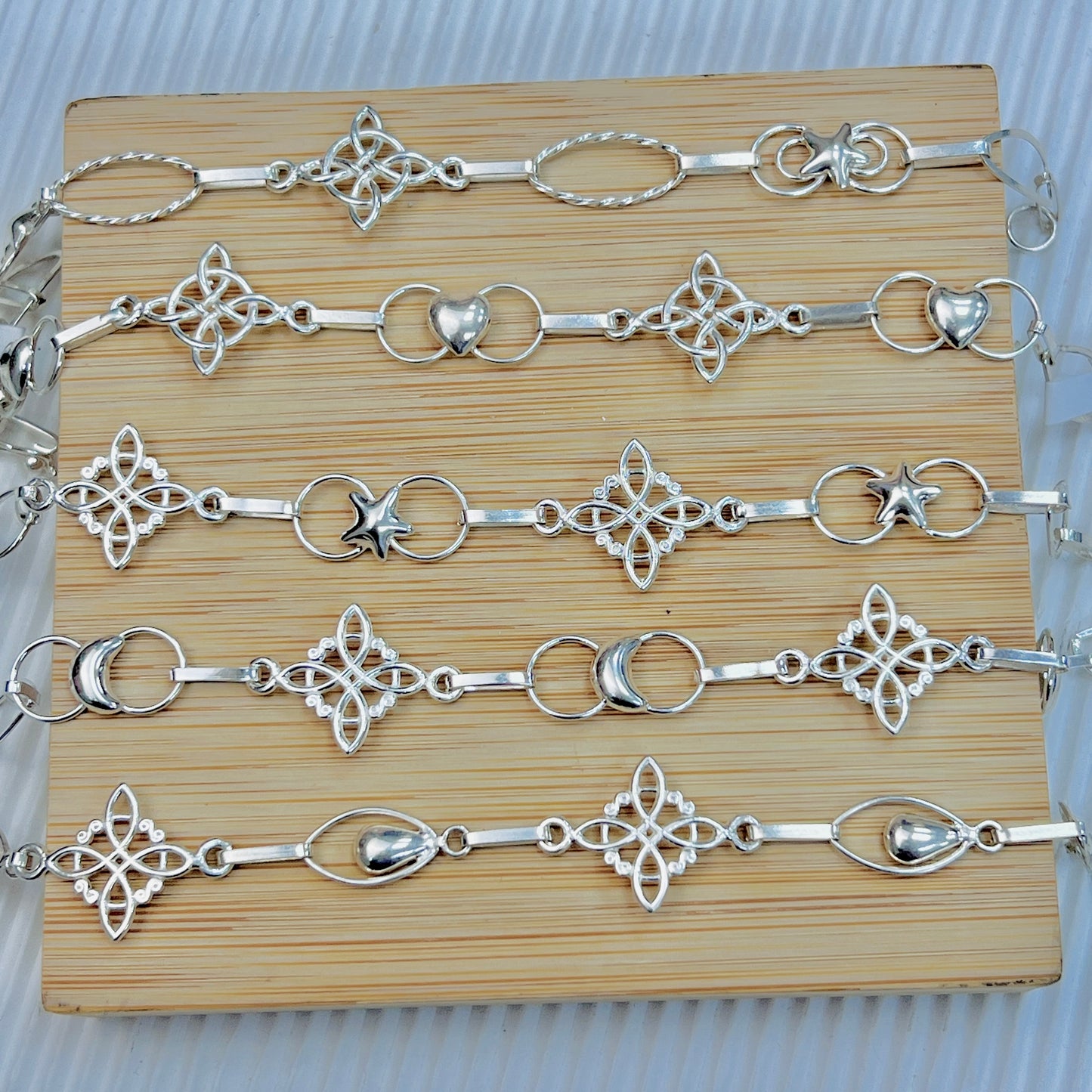 Pulseras delgadas nudo de bruja - plata