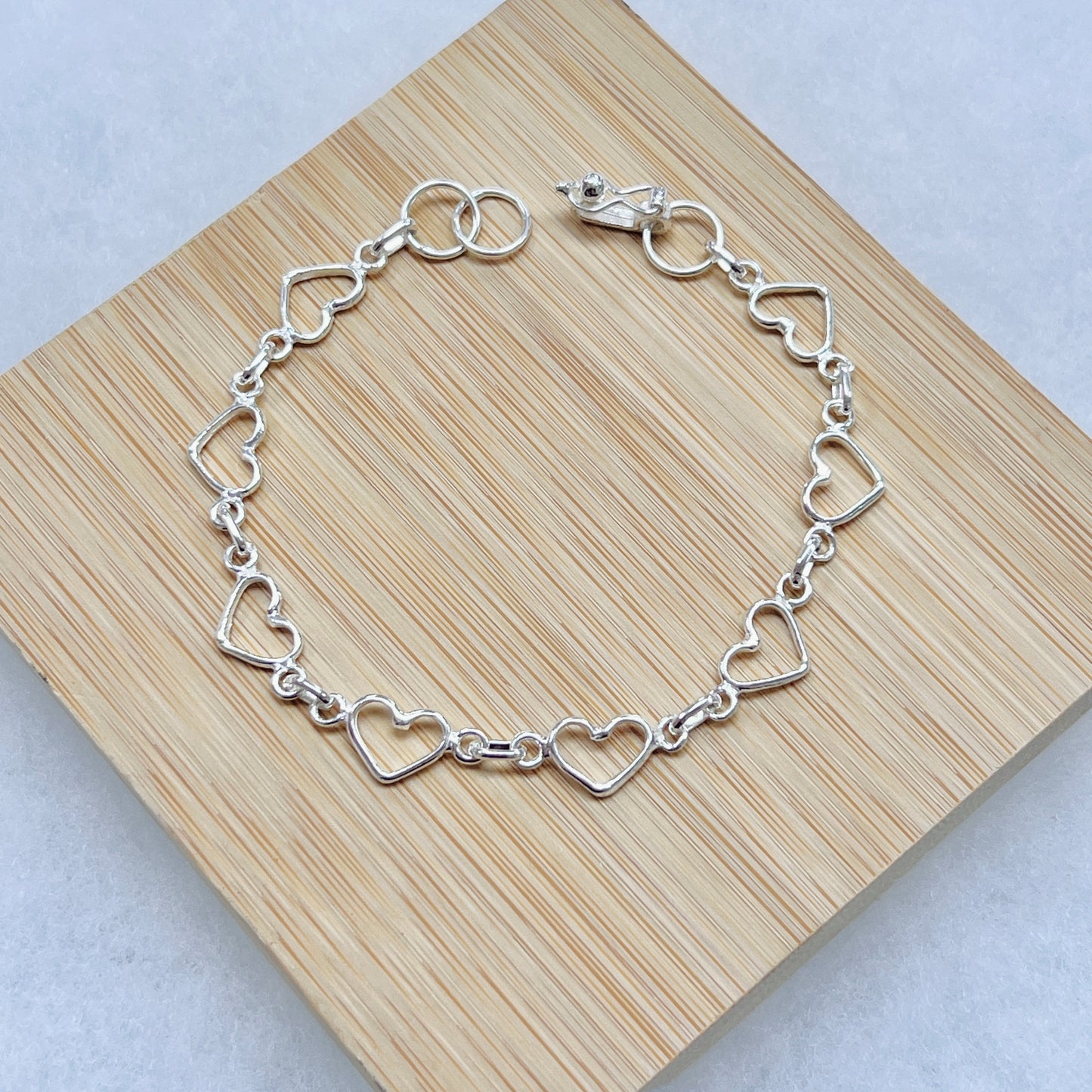 Pulsera corazones calados - plata