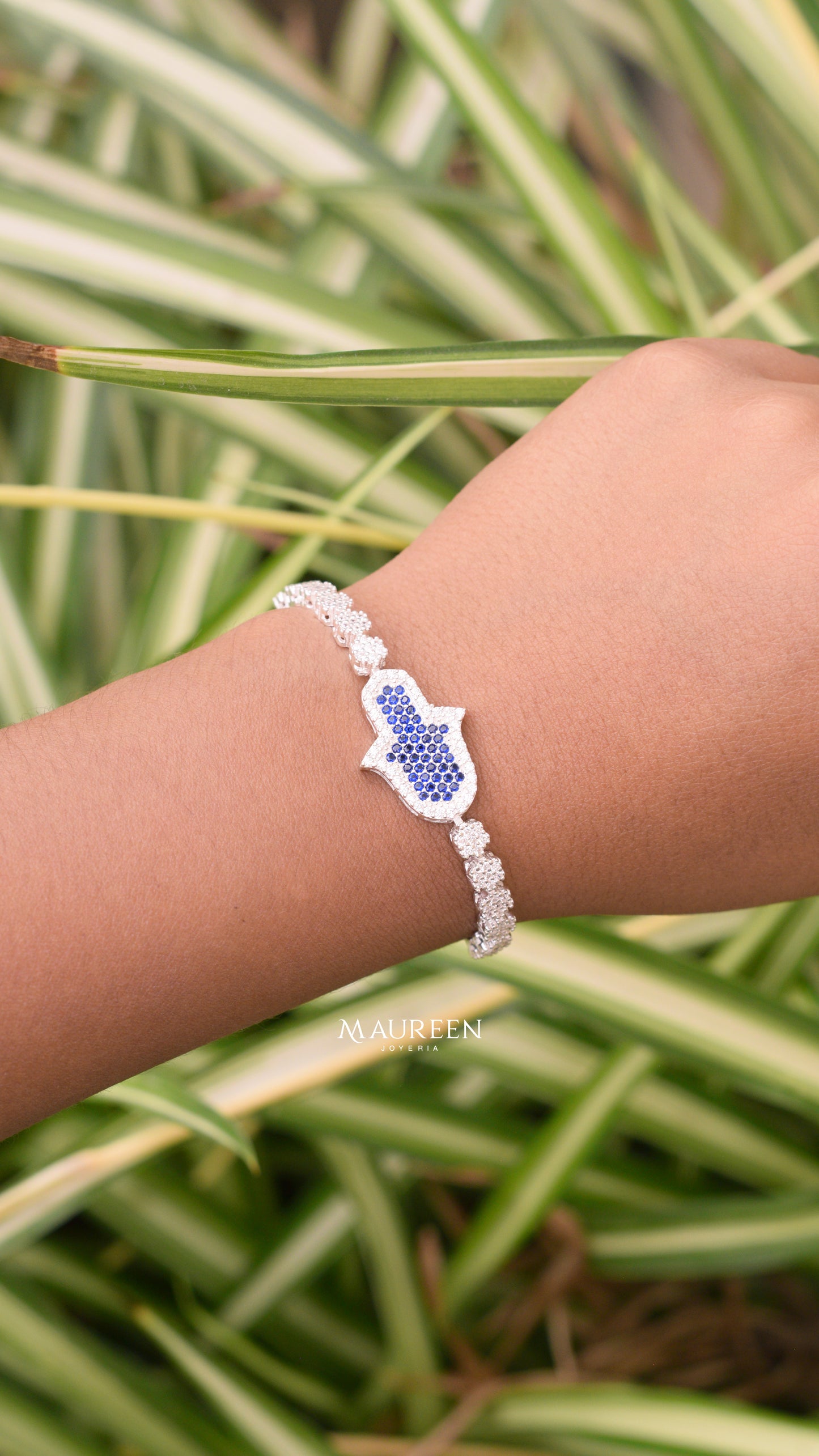 Pulsera mano poderosa con circones azules regulable - Plata