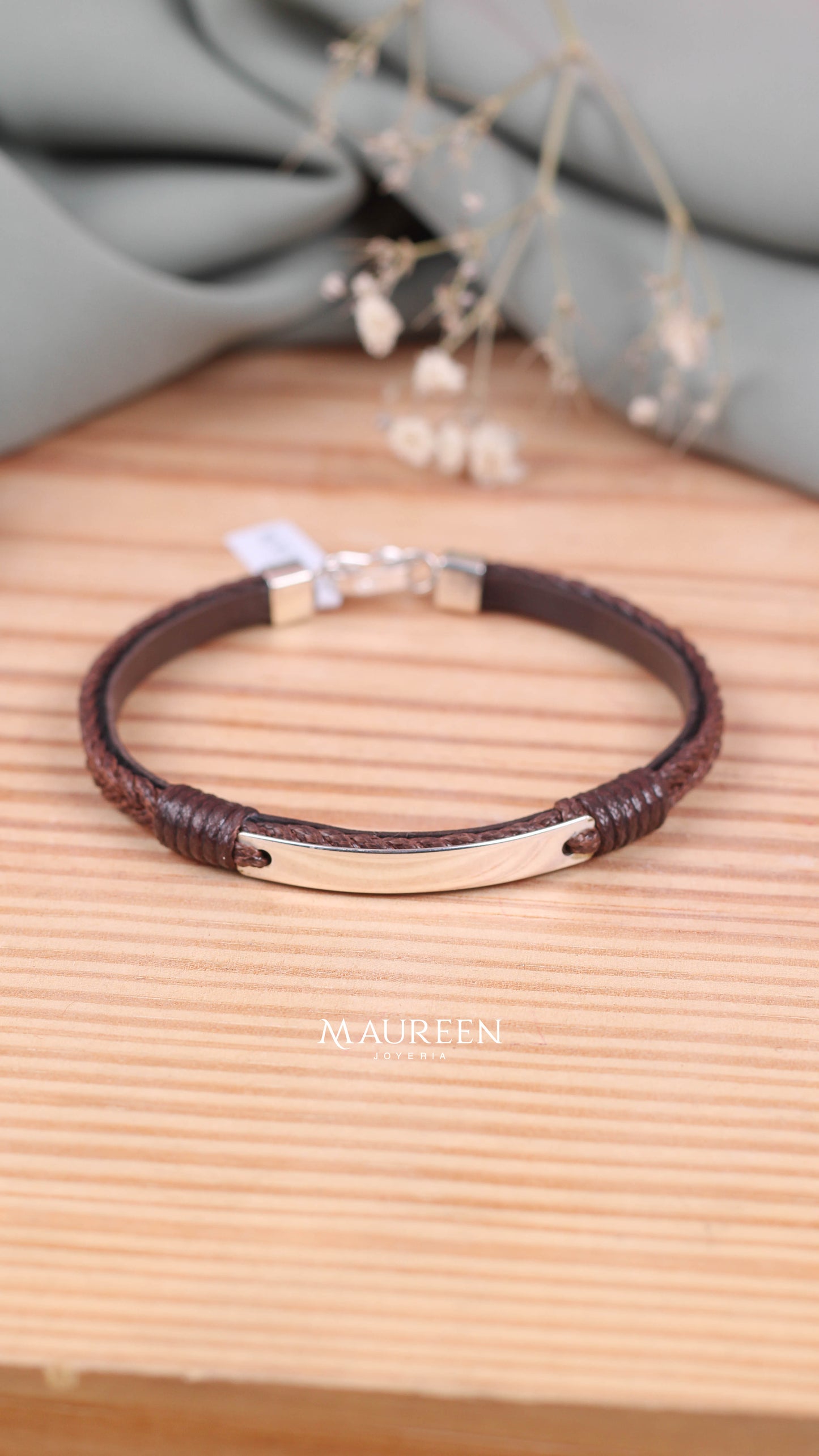 Pulsera de cuero cafe, negro y azul con placa - Plata