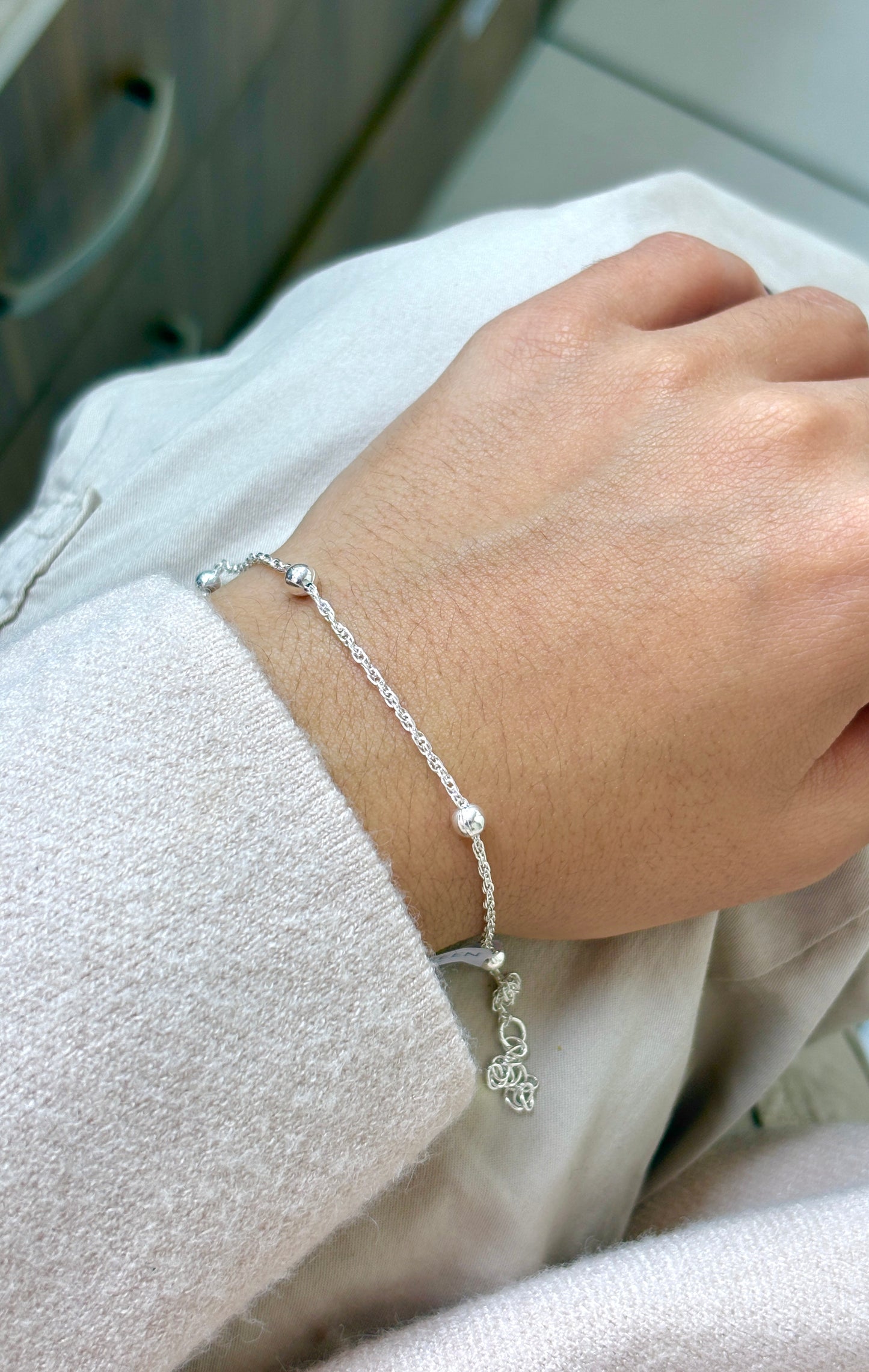 Pulsera cadena singapure con esferas - plata