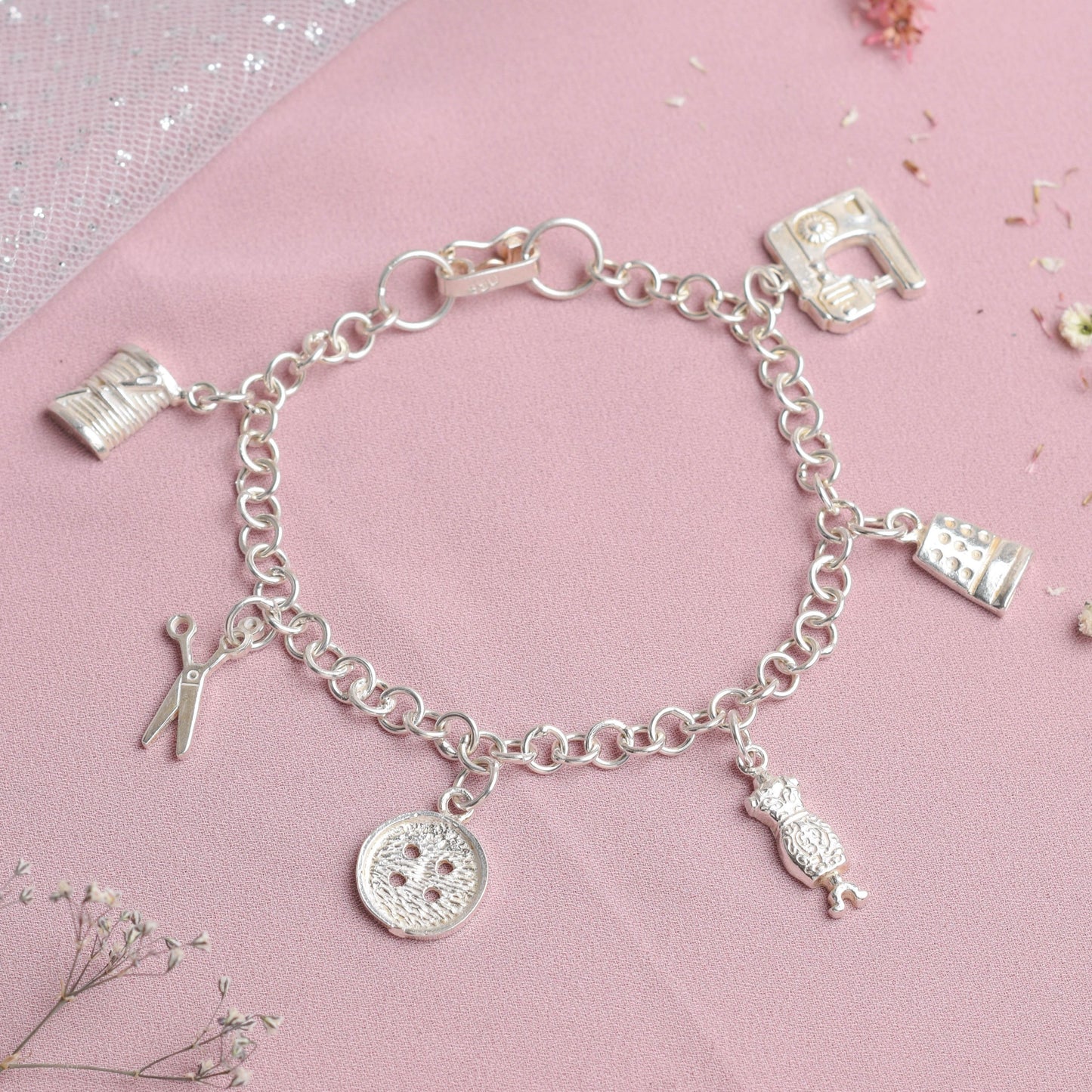 Pulsera con dijes costurera - Plata