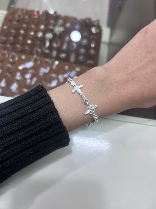 Pulsera nudo de buja y cruz - plata