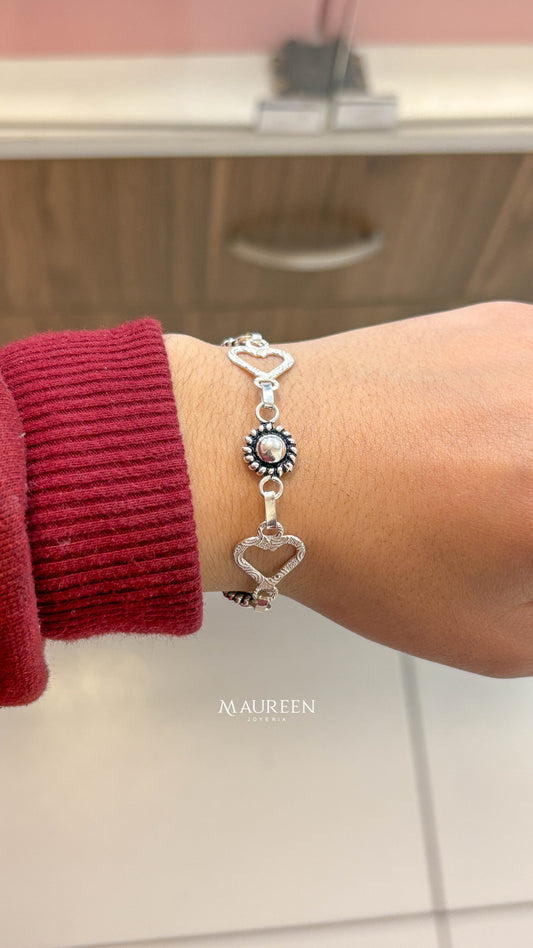 Pulsera flor plata quemada y corazones con relieve intercalado - plata