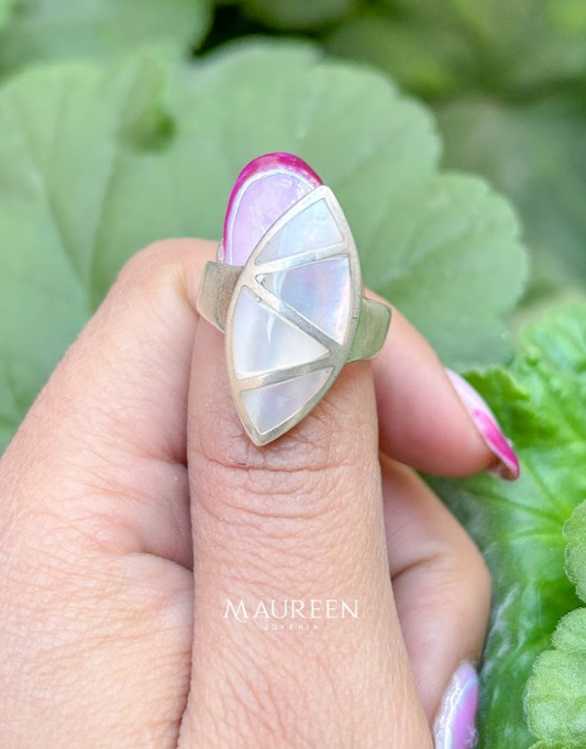Anillo ovalado lineas zigzag piedra natural nacar  - Plata