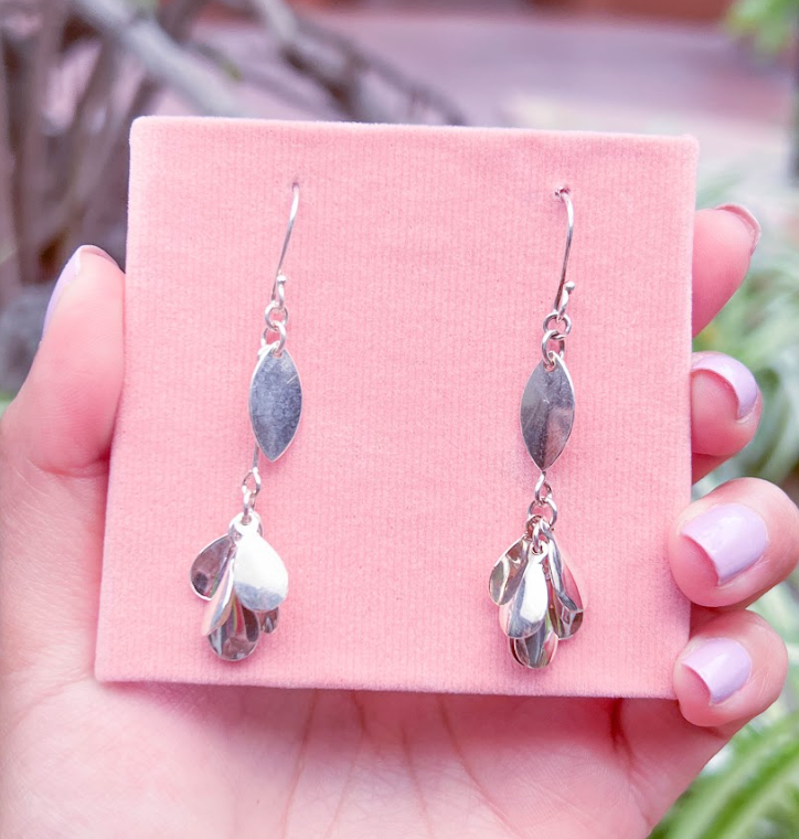 Arete dos rombos largos texturados - Plata