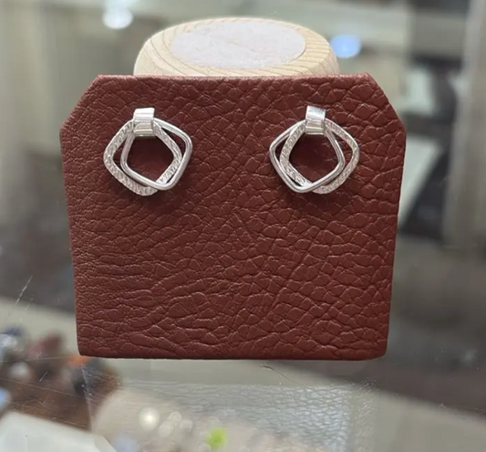 Arete doble rombo liso y texturado calado poste - Plata