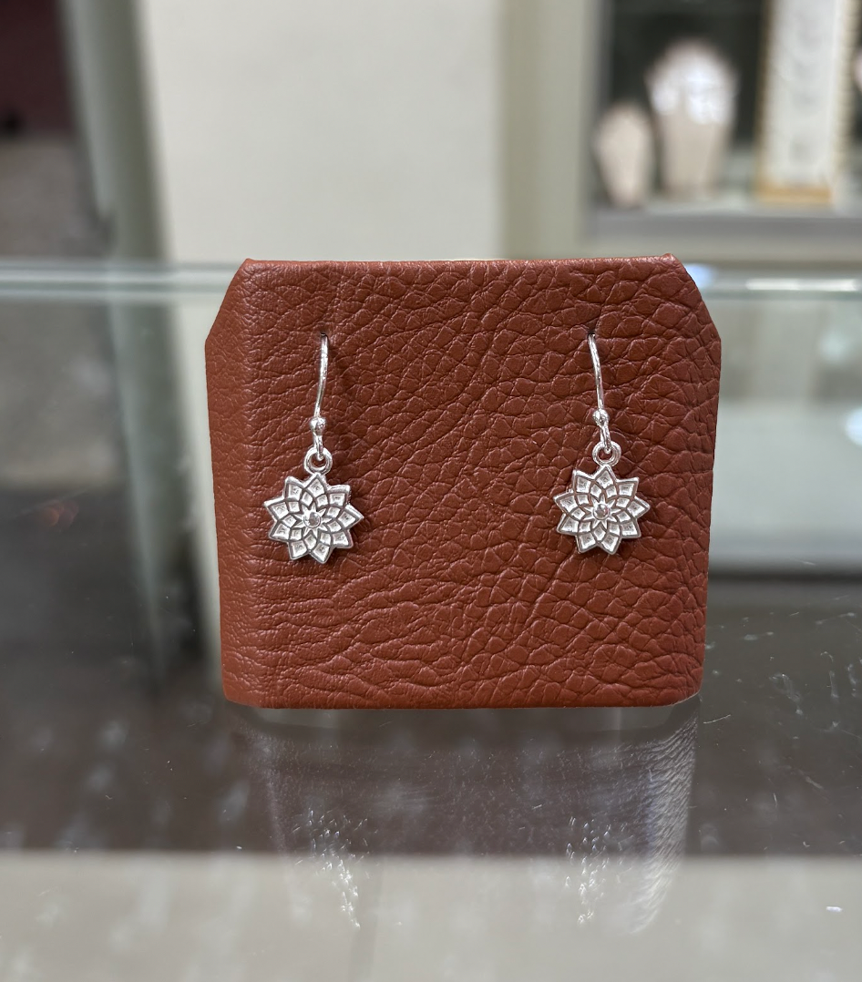 Arete flor mandala colgante -  Plata