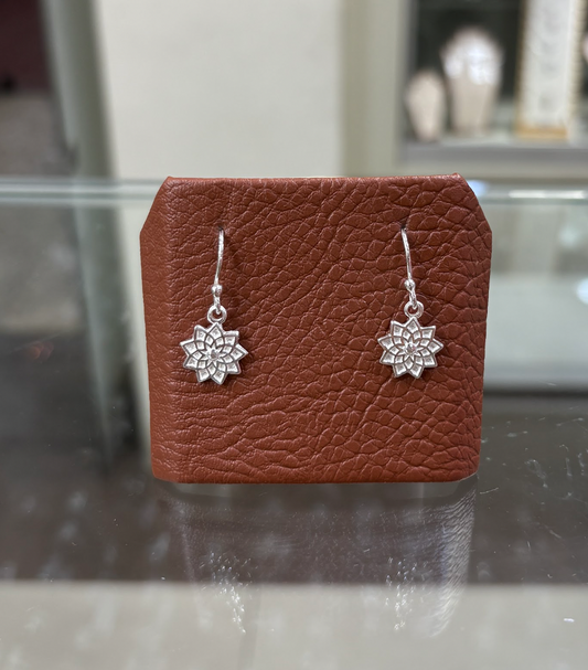 Arete flor mandala colgante -  Plata